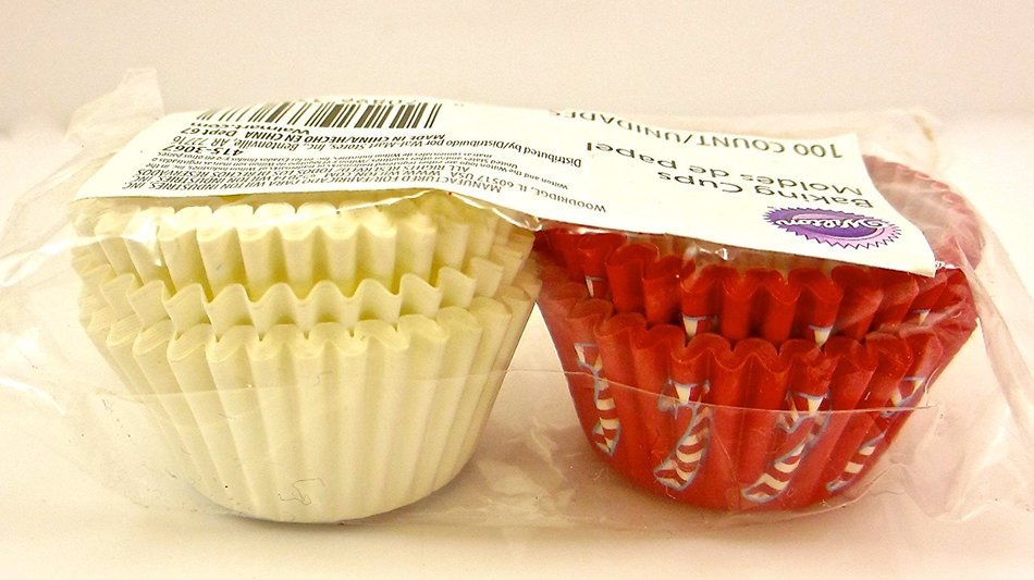 Wilton Holiday Mini Baking Cups,100x,1.5"d X 1"h (Green Snowflake) N9