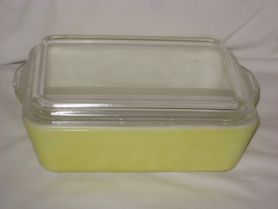 Vintage Yellow w/ Clear Lid 8 x 6 1/2 x 2 1/2 Inch Casserole Baking Dish