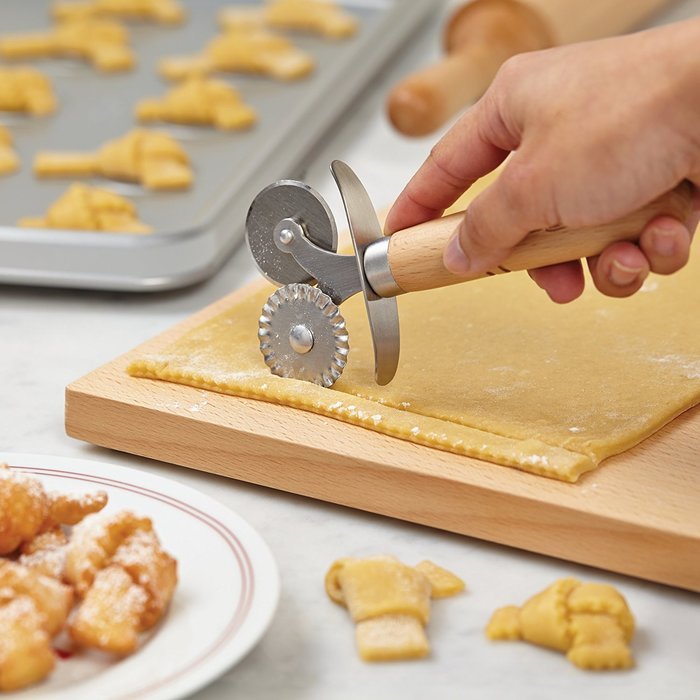 Cake Boss Wooden Tools and Gadgets Stainless Steel Double Pastry Wheel N5