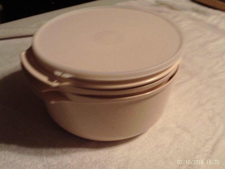 Tupperware Tupperwave Stack-Cooker Starter Set 4 pc Beige with Sheer Seal N2