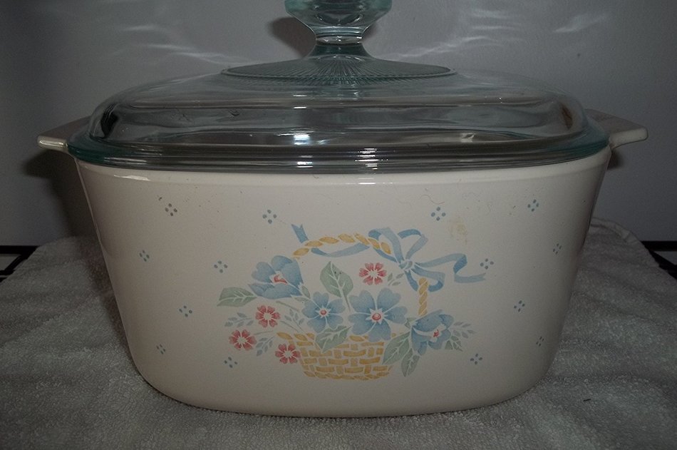 Corning Ware Country Cornflower Beige3 Liter with Lid