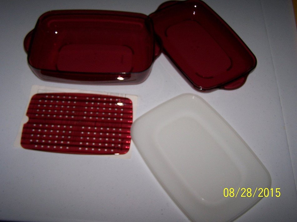Tupperware Tupperwave Rectangular 7cup 1.7L Dish with Matching Top and Grid With White Seal
