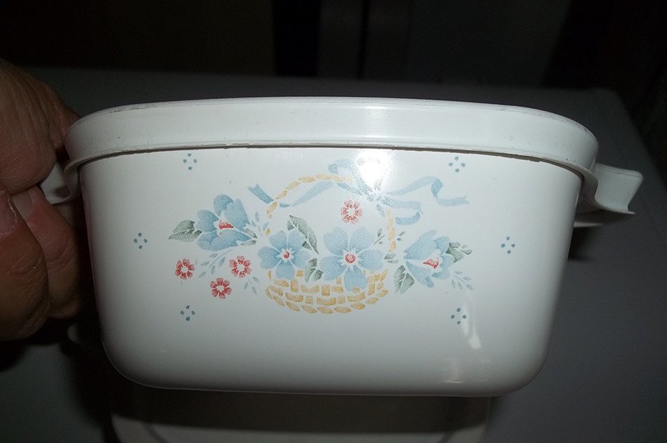 2 Corning Ware P-43-B Country Cornflower with Airtight Plastic Lid