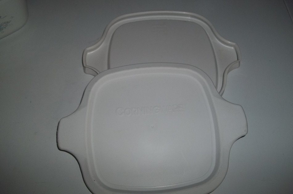 2 Corning Ware P-43-B Country Cornflower with Airtight Plastic Lid N3