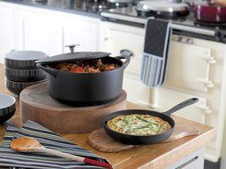 Denby Cast Iron Round Covered Casserole, 3-Liter, Black N3