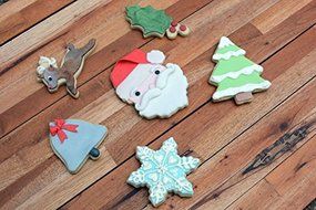 R &amp; M International Vintage Inspired Classic Christmas 6 Piece Cookie Cutter Set in Decorative Gift Box Bakers... N2