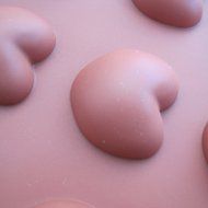 Fanhesheng 24-Cavity Mini Heart-Shaped Silicone Mold for Making Homemade Chocolate, Candy, Gummy, Jelly, and More N4