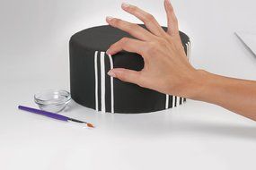 Wilton 710-2303 Decorator Preferred Fondant, 24-Ounce, Black