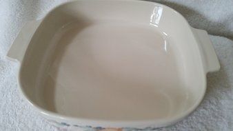 Vintage Corning Ware Abundance Fruit Casserole Dish with Lid 2.5 Liter