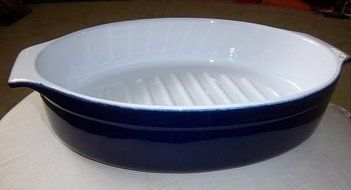 Emile Henry blue four quart oval baking dish modele Depose