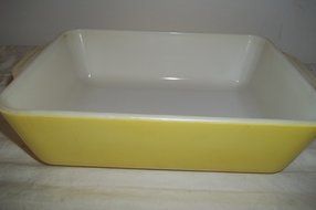 Yellow Pyrex 0503 1 1/2 Quart Baking, Storage Dish
