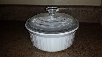 Corning Ware "French White" (F-5-B) Round Casserole Baking Dish with Lid (1.6 quarts)