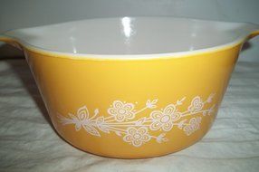 Pyrex 474-B Golden Butterfly 1.5 liter Baking, Storage Dish