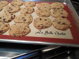 La Belle Chalet - Premium Professional Grade, Silicon Baking Mat (2-pack) Non-stick, Tan, Burgundy N3