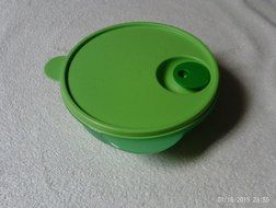 TUPPERWARE 7&quot; DIVIDED VENT N SERVE ROUND DISH PASTEL GREEN WITH GREEN SEAL &amp; DARK GREEN VENT N3