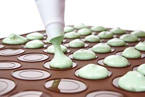 Macaron Macaroon Baking Mat Cake Decorating Muffin Pastry Sheet Oven Tray Bake N2