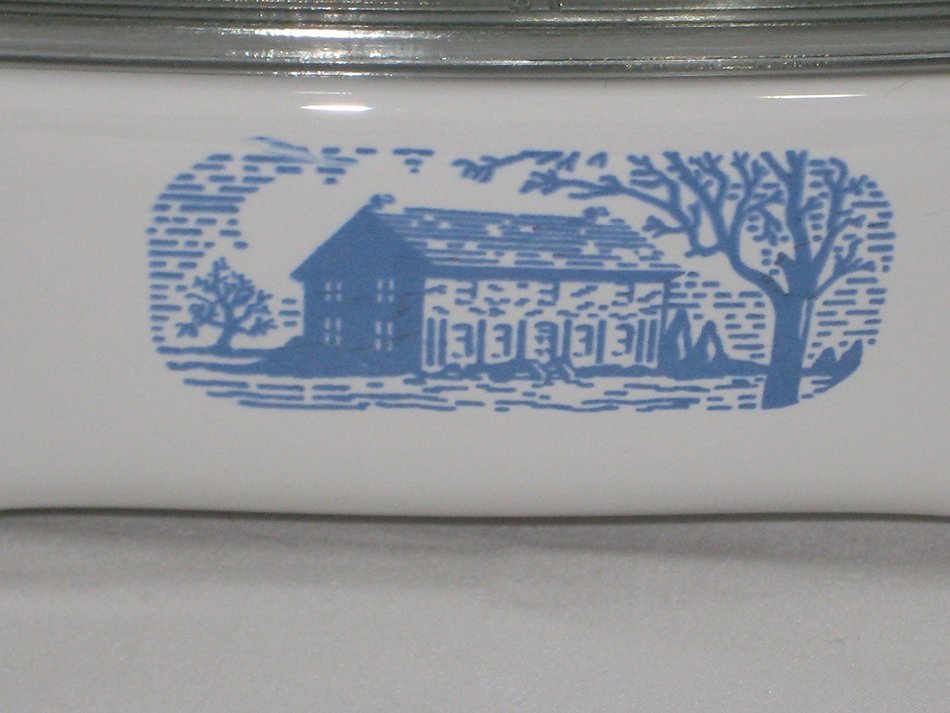 Vintage Corning Ware Amana Radarange White w/ Blue Colonial House 9 1/2 Inch Browning Skillet Casserole Baking... N2