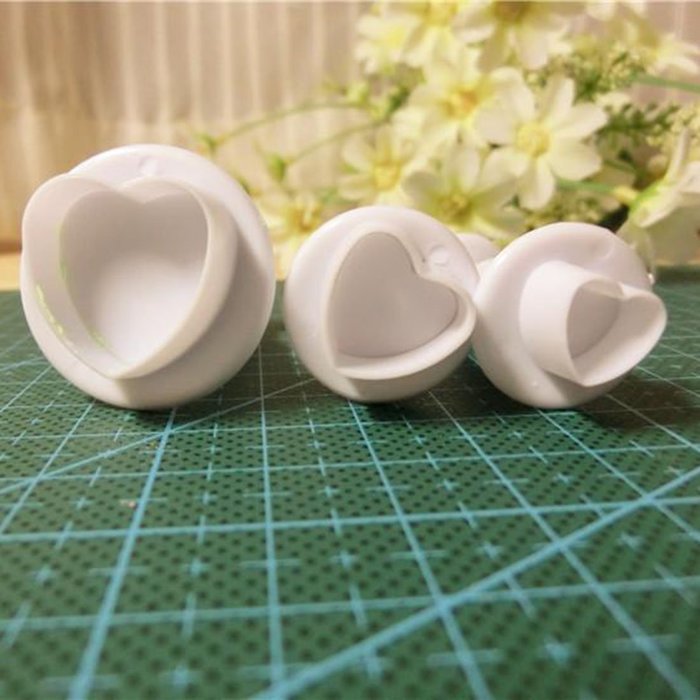 DUFUSTORE 3 x different size Cake Sugar Sugarcraft Cutter Plunger Love Heart N4