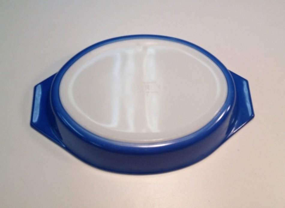 Vintage Pyrex Divided Royal Blue Promotional Gold Medallion Casserole Dish Lid N2
