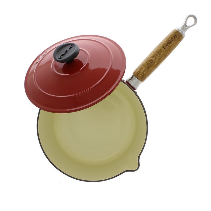 Chasseur 2.5-quart Red French Enameled Cast Iron Saucepan With Wooden Handle N2