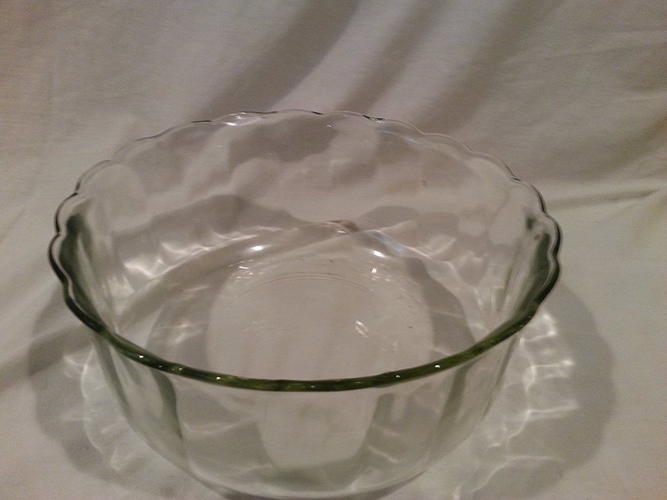 Scalloped Edge Glass Trifle Dish 10 Inch Diameter x 4.25 Inches Tall N2