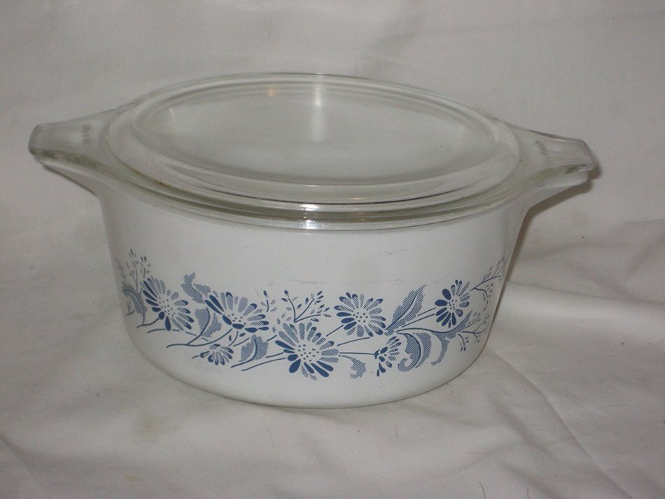 Vintage Pyrex White & Blue Colonial Mist 1 1/2 Liter Casserole w/ Clear Glass Lid N2