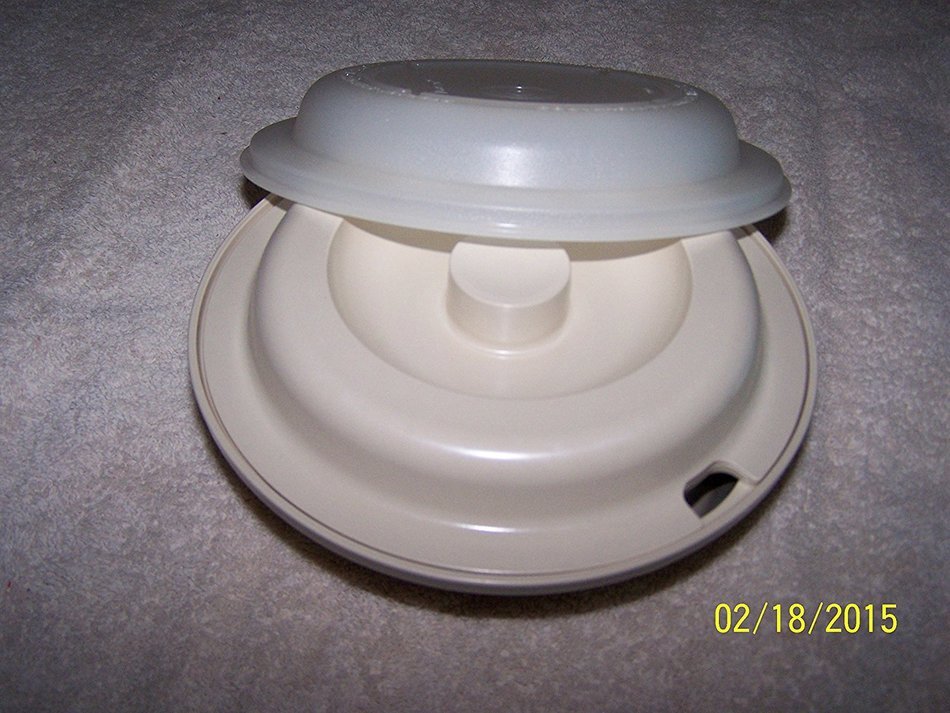Tupperware Ultra 21 Casserole Dish 20oz 3pc Ivory with Sheer Seal