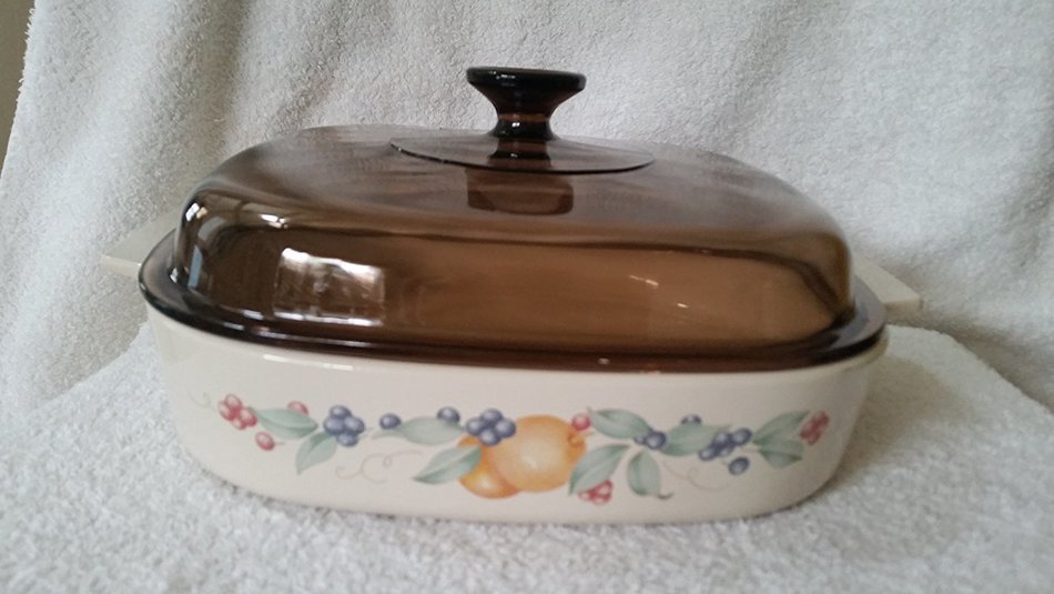 Vintage Corning Ware Abundance Fruit Casserole Dish with Lid 2.5 Liter N2