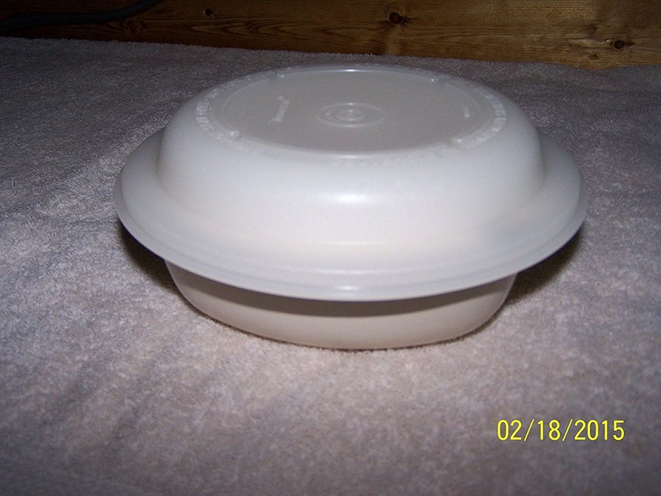 Tupperware Ultra 21 Casserole Dish 20oz 3pc Ivory with Sheer Seal N2