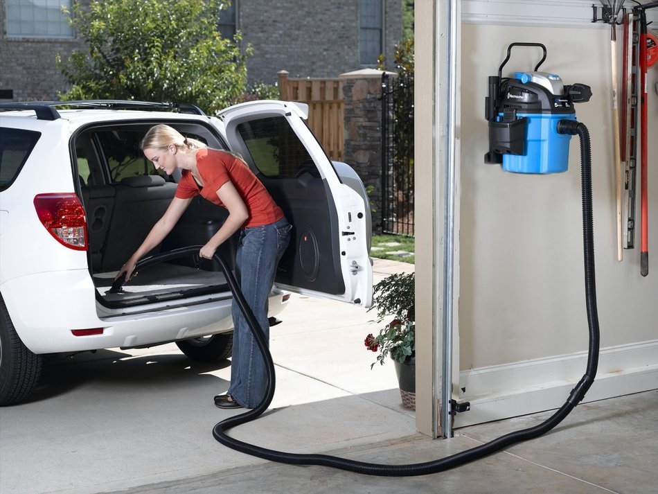 Vacmaster 5 Gallon, 5 Peak HP, with 2-Stage Motor, Wet/Dry Vacuum, Wall Mountable and with Remote Control N2