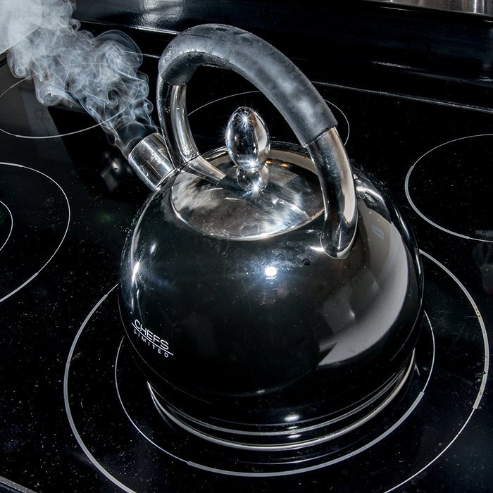 Chefs Limited Stainless Steel Whistling Tea Kettle, 2.75 Quart &ndash; Black N5