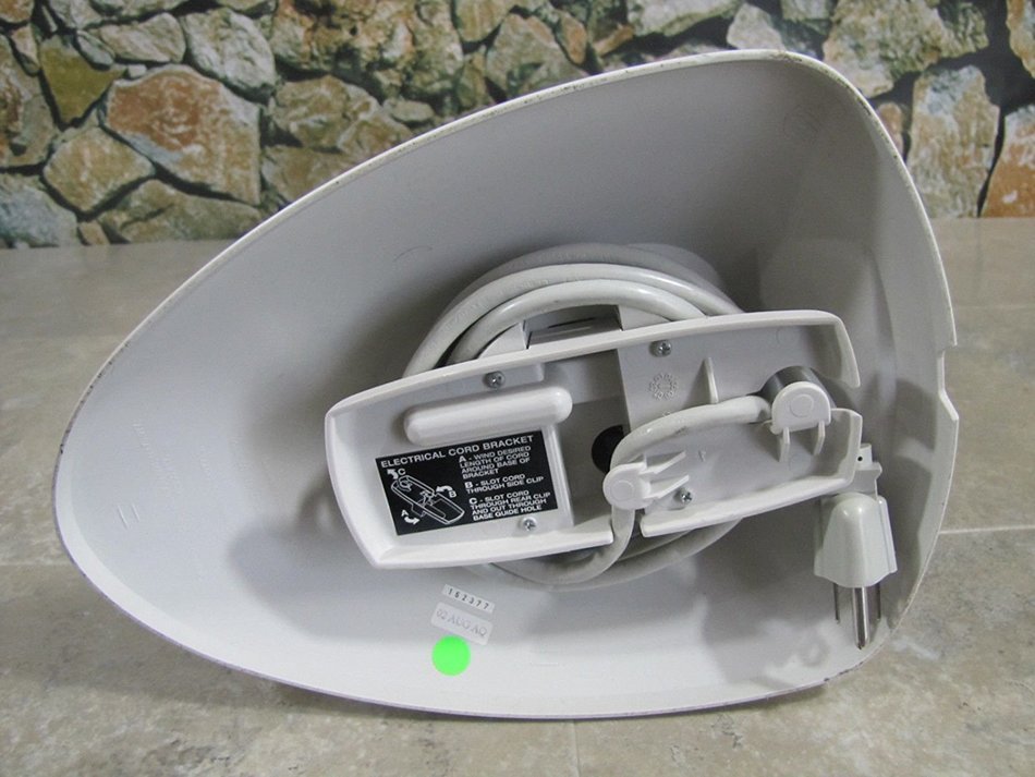 Sharper Image Ionic Breeze GP-SI 730 (Germicidal Protection) Silent Air Purifier N2