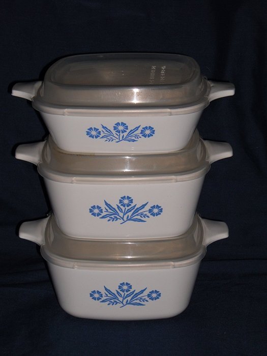 (3) Corning Ware " Cornflower - Corn Flower " Casseroles w/ Plastic Lids - Set of 3