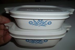 2 Corning Ware P-41-B Cornflower with Airtight Plastic Lid N2