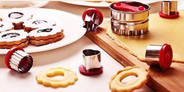 Astra shop 6-Piece Classic Linzer Cookie Cutter Set, Red N2