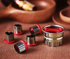 Astra shop 6-Piece Classic Linzer Cookie Cutter Set, Red N3
