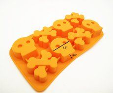 Skull &amp; Crossbones (2-Pack) Silicone Baking Mold (Perfect for Candy,Chocolate,Ice,Gummies,and More) N4