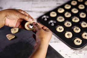 David Tutera Mini Squares Pan, Silver N3