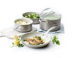 Trisha Yearwood Royal Precious Metals 5 Quart Covered Casserole, Titanium N2