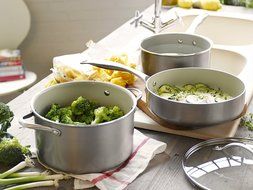 Trisha Yearwood Royal Precious Metals 5 Quart Covered Casserole, Titanium N3