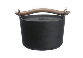 Iittala Sarpaneva 3-Quart Cast Iron Casserole with Wooden Handle N2