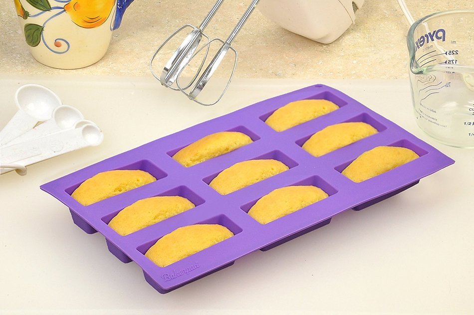 Bakerpan Silicone Mini Cake Holders, 9 Cavities, Pastry Mold, Mini Loaf Pan