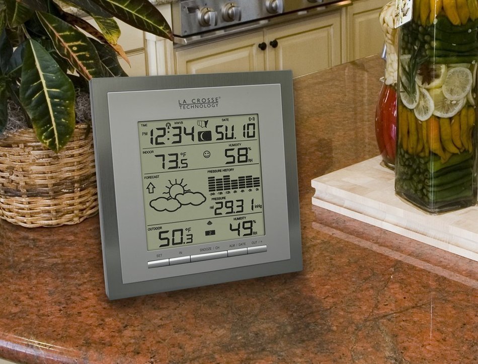La Crosse Technology WS-9049U-IT-AL wireless forecast station with pressure N2