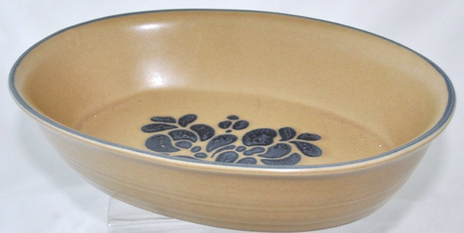 Pfaltzgraff FOLK ART Oval Baker 10"