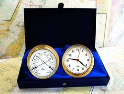 White Dial 5.75 Cabin Gift Set presented in a Leather Finish Felt Lined Gift Box with Clock and Comfort Meter