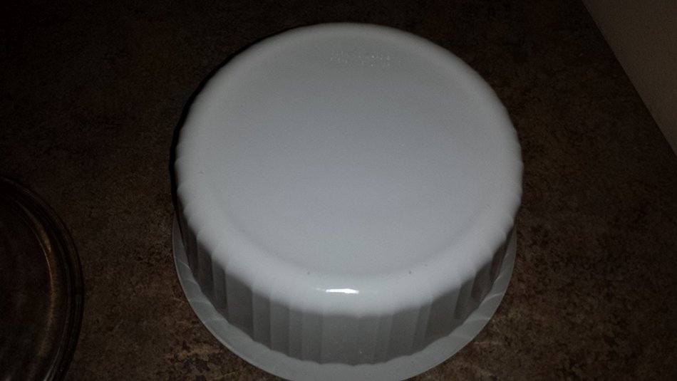 Corning Ware "French White" (F-5-B) Round Casserole Baking Dish with Lid (1.6 quarts) N3