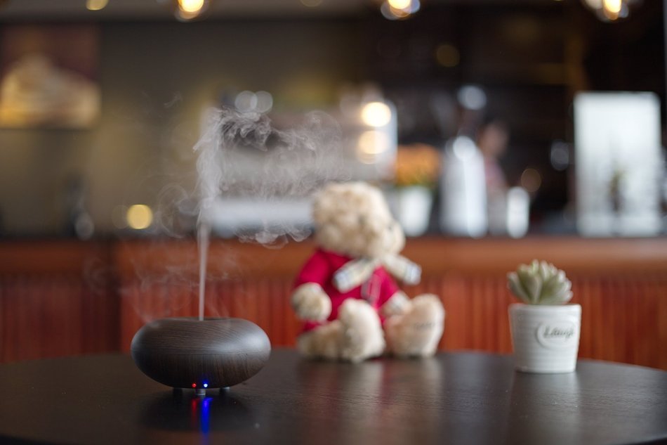 GerTong 100ml Cool Mist Humidifier Aroma Essential Oil Diffuser for Office Home Bedroom Living Room Study Yoga... N3