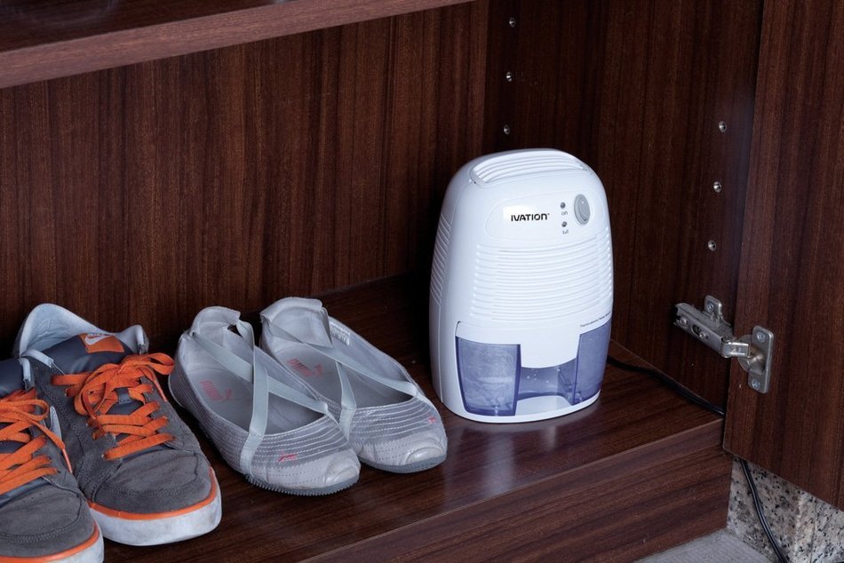 Ivation GDM20 Thermo-Electric Dehumidifier, 1100 Cubic Feet