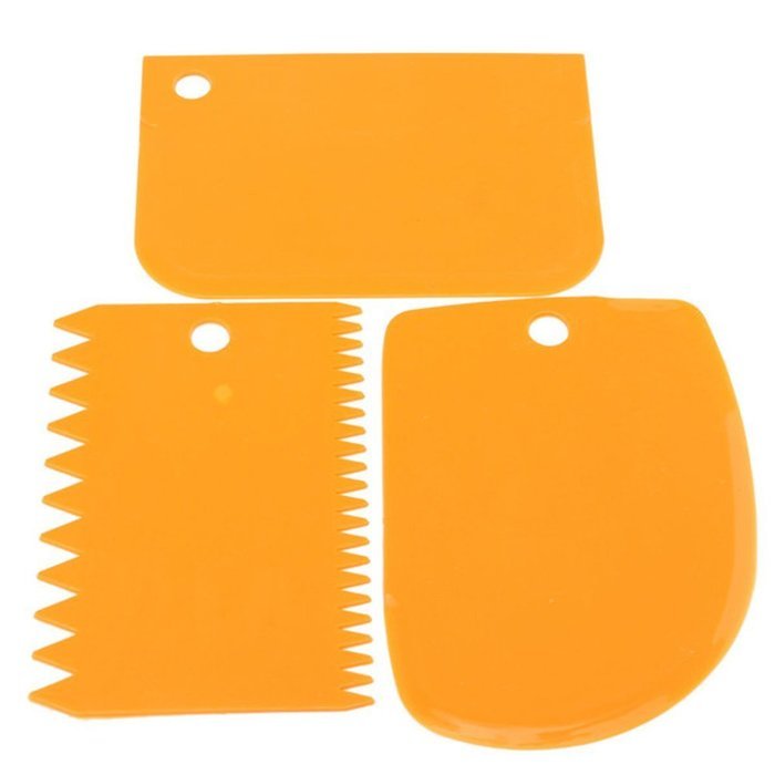 YIJIA 3Pcs/set Plastic Dough Icing Fondant Scraper Cake Decorating Baking Pastry Tools Plain Smooth Jagged Edge... N2