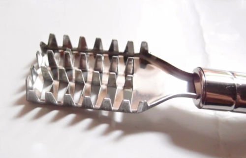 New Stainless Steel Fish Scaler Remover Home Kitchen Gadgets Scale Fish Tools N4